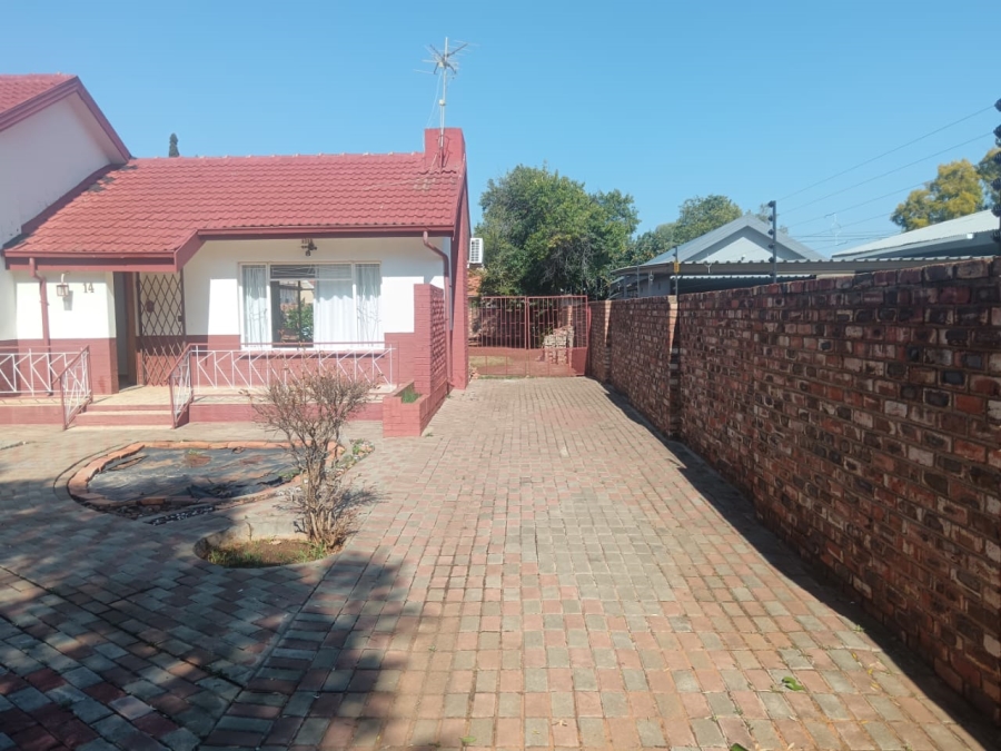 3 Bedroom Property for Sale in Heuwelsig Northern Cape